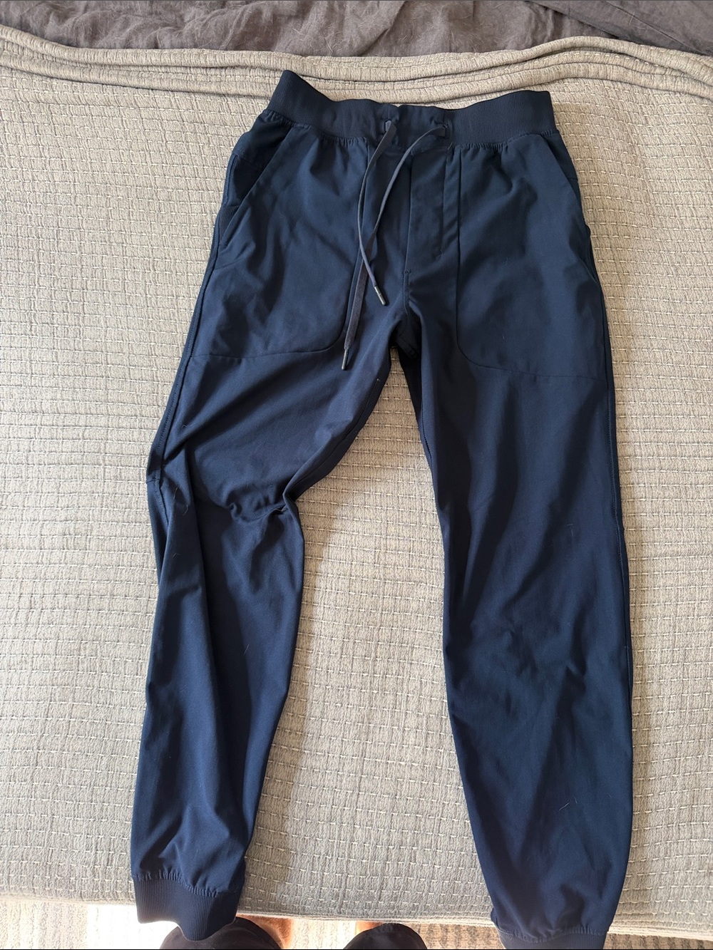 lululemon athletica Men's Navy Drawstring Joggers - Shorter